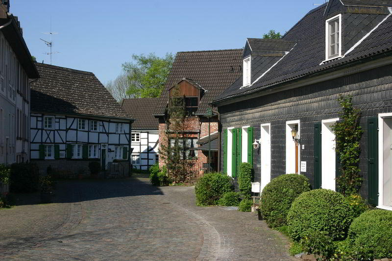 Fachwerkhäuser im denkmalgeschützten Ortskern von Gruiten bei Haan