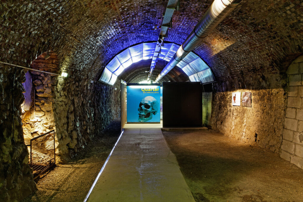 Der Zeittunnel im ehemaligen Kalksteinbruch in Wülfrath
